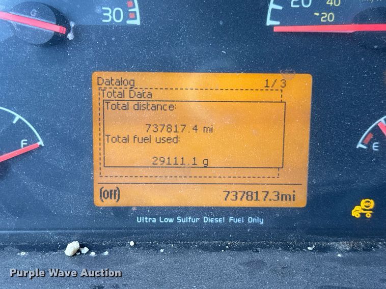 image for item DU3439 2015 Volvo VN semi truck