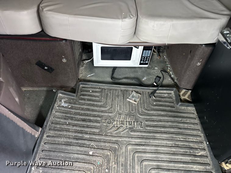 image for item DU3439 2015 Volvo VN semi truck