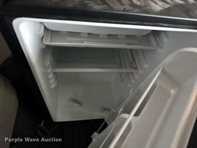 image for item DU3439 2015 Volvo VN semi truck