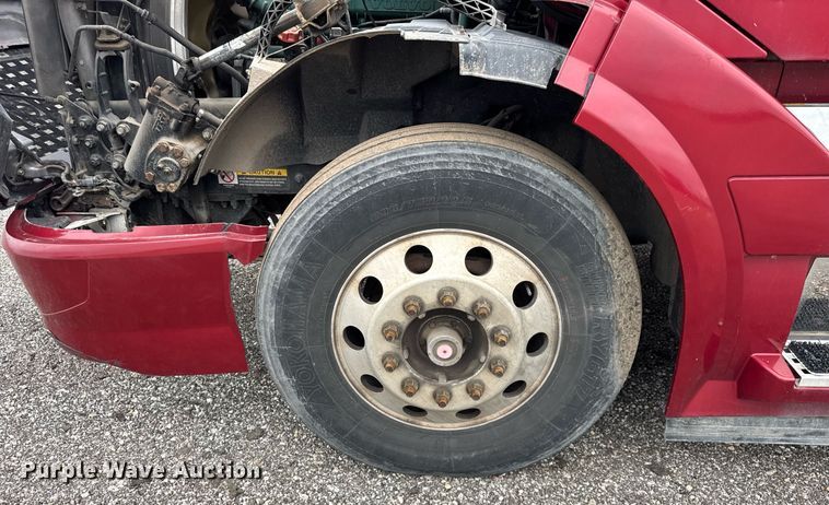 image for item DU3439 2015 Volvo VN semi truck