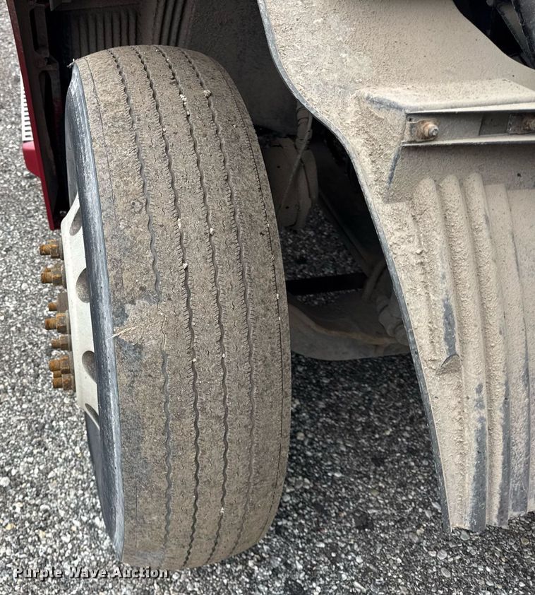 image for item DU3439 2015 Volvo VN semi truck