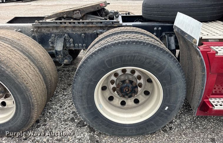 image for item DU3439 2015 Volvo VN semi truck