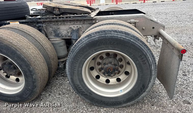 image for item DU3439 2015 Volvo VN semi truck