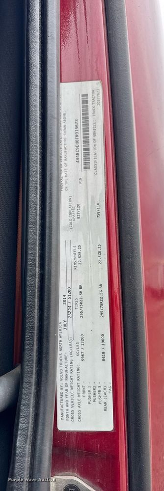 image for item DU3439 2015 Volvo VN semi truck