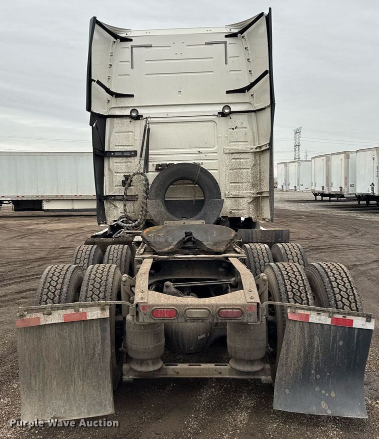 image for item DU3440 2017 Volvo VN semi truck