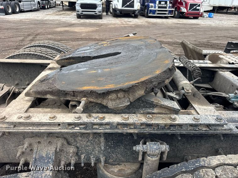 image for item DU3440 2017 Volvo VN semi truck