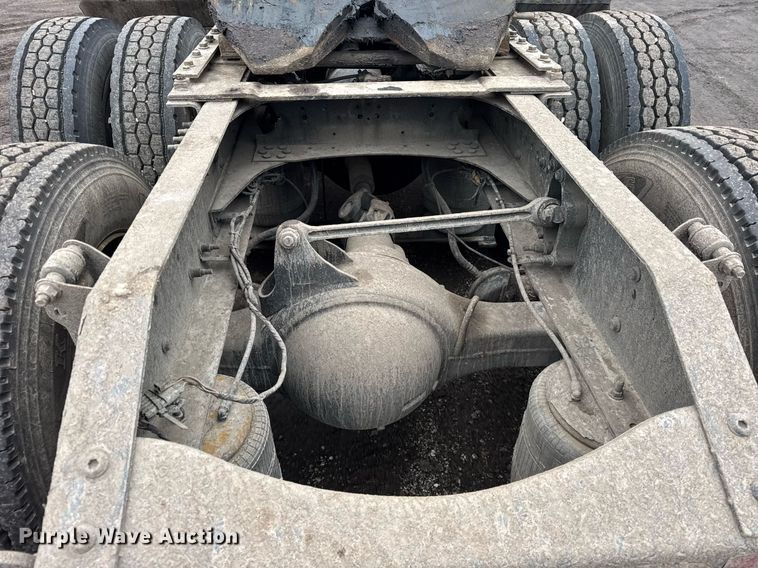 image for item DU3440 2017 Volvo VN semi truck