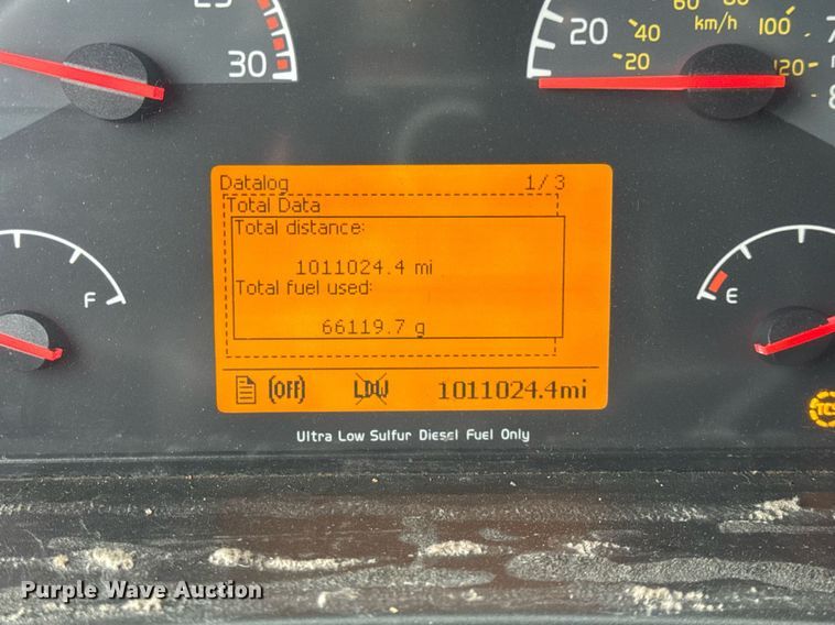 image for item DU3440 2017 Volvo VN semi truck