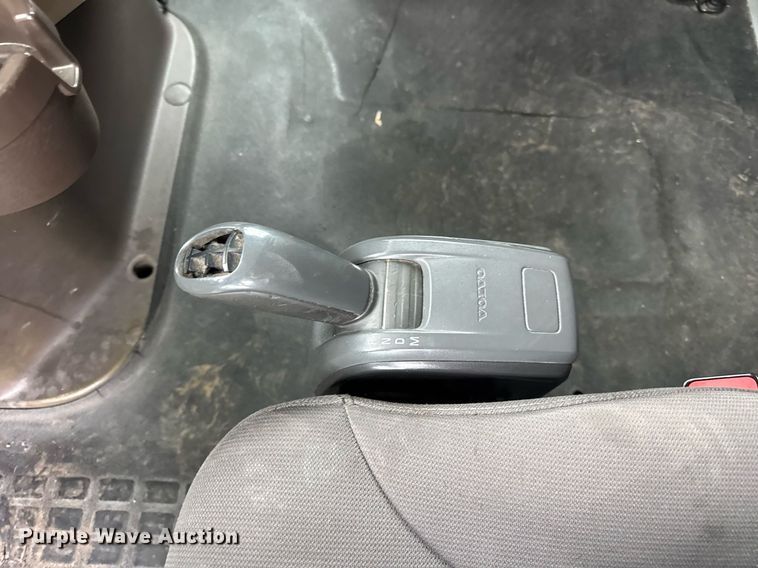 image for item DU3440 2017 Volvo VN semi truck