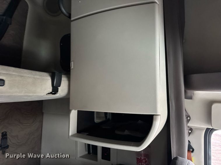 image for item DU3440 2017 Volvo VN semi truck