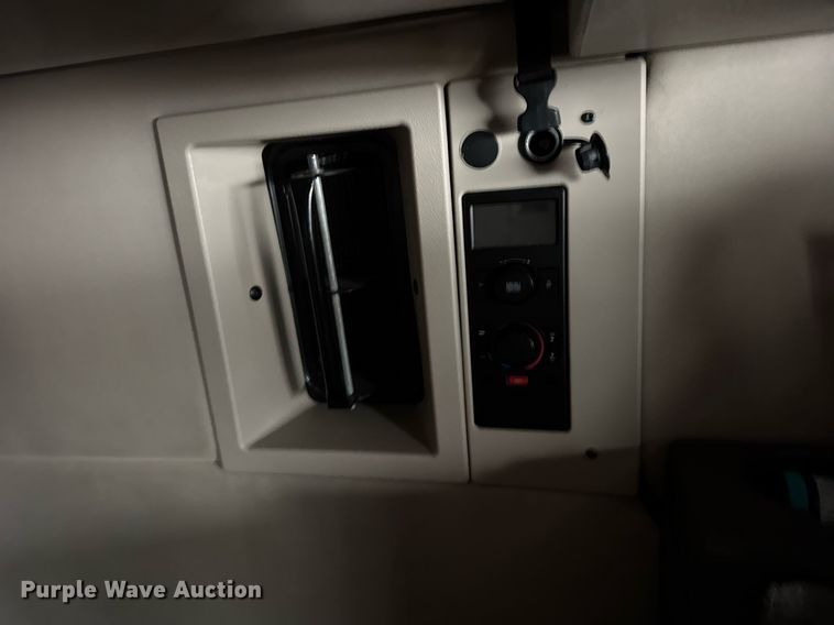 image for item DU3440 2017 Volvo VN semi truck