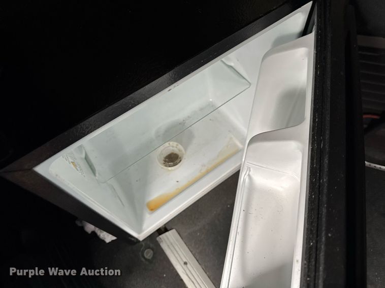 image for item DU3440 2017 Volvo VN semi truck