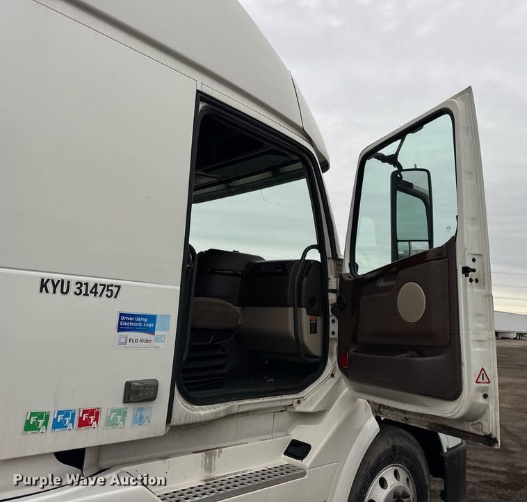 image for item DU3440 2017 Volvo VN semi truck