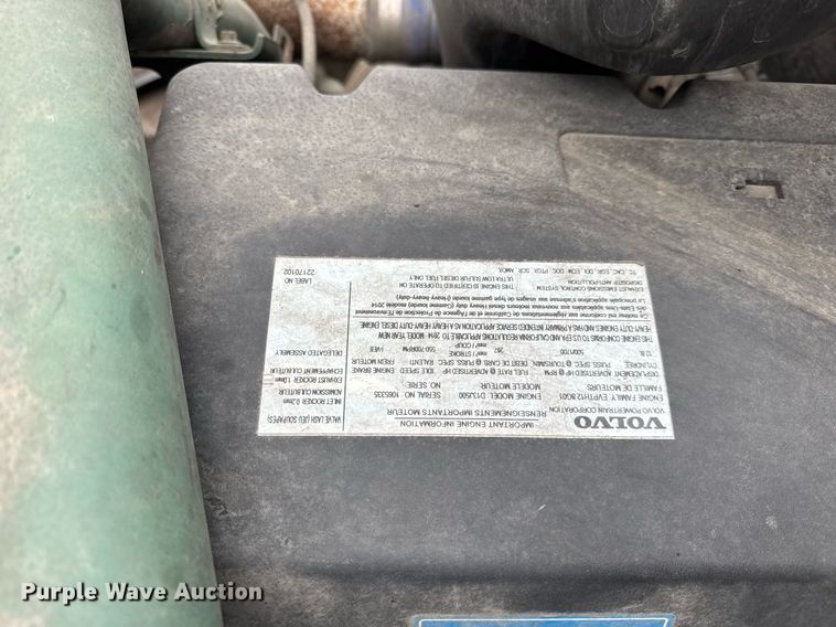 image for item DU3440 2017 Volvo VN semi truck