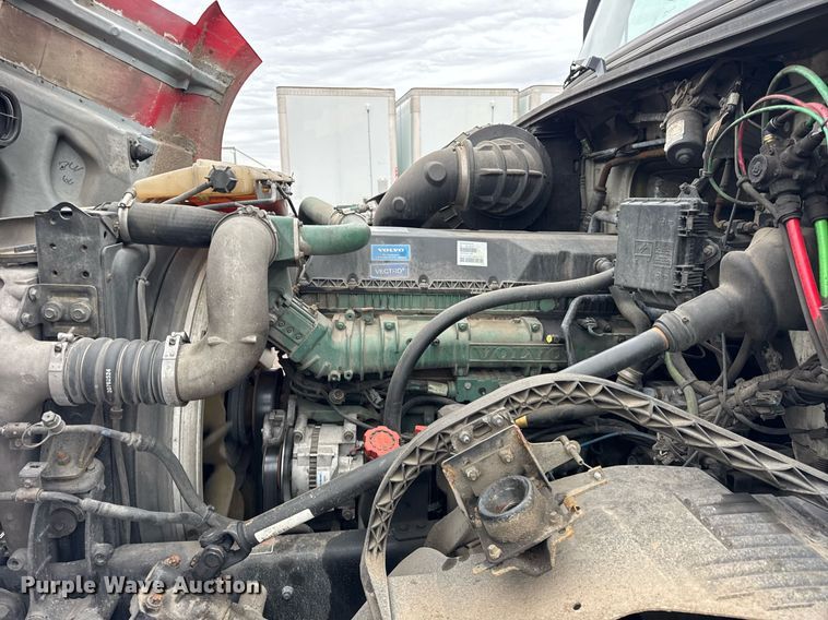 image for item DU3440 2017 Volvo VN semi truck