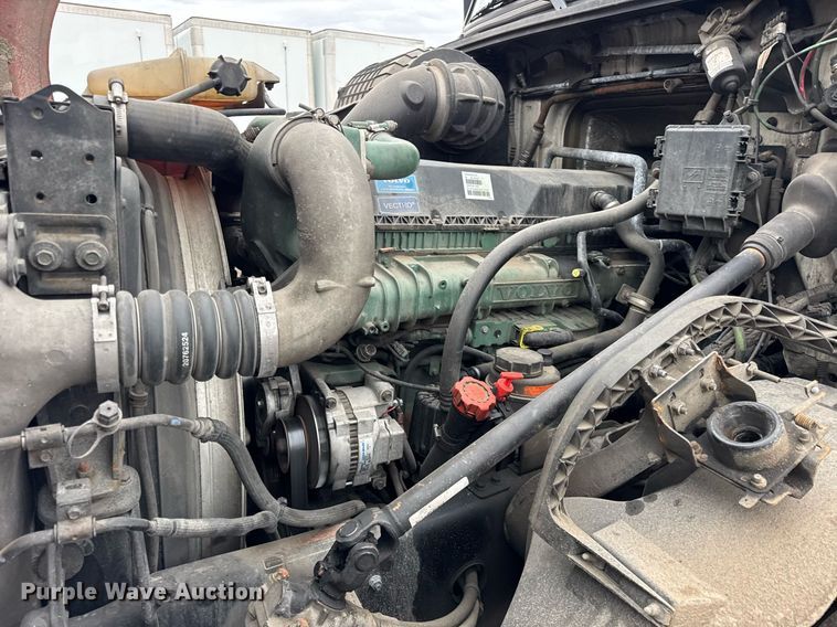 image for item DU3440 2017 Volvo VN semi truck