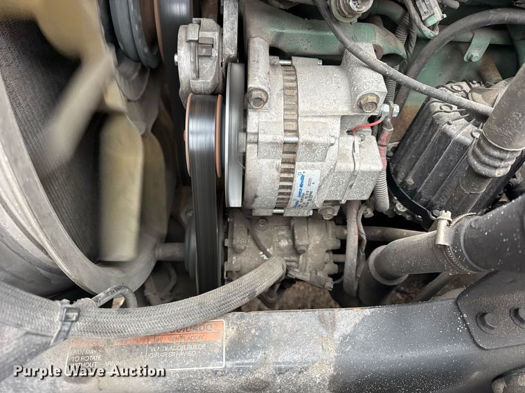 image for item DU3440 2017 Volvo VN semi truck