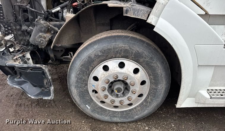 image for item DU3440 2017 Volvo VN semi truck