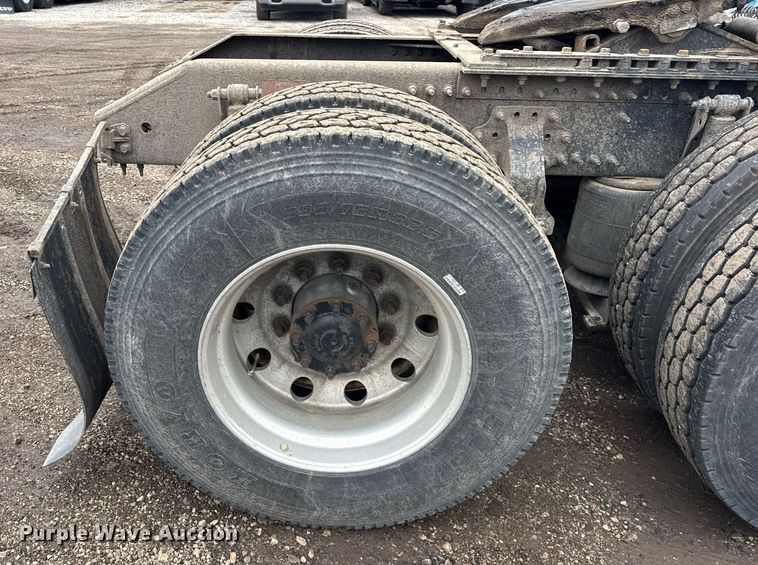 image for item DU3440 2017 Volvo VN semi truck