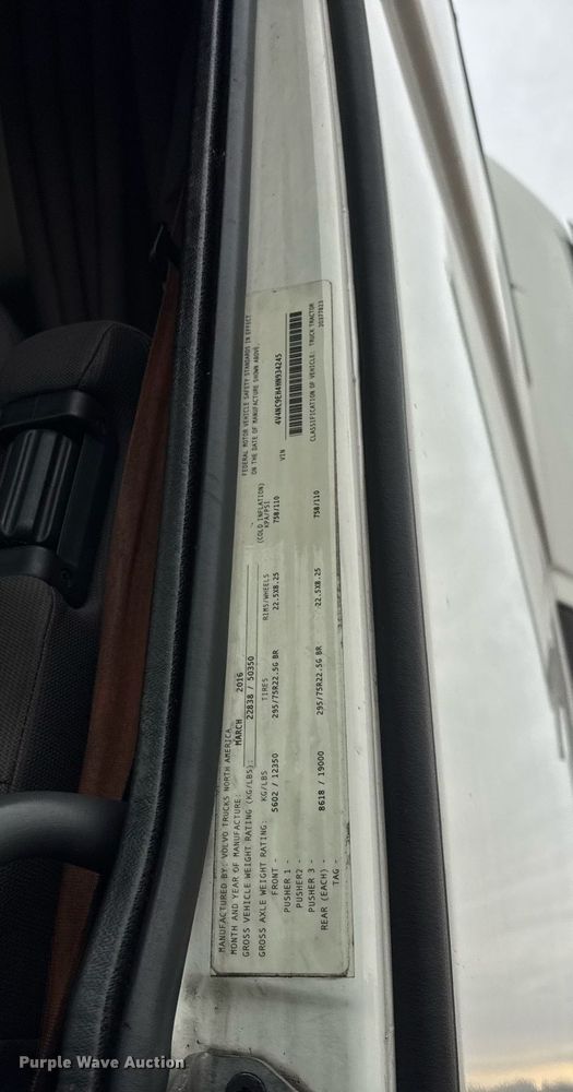 image for item DU3440 2017 Volvo VN semi truck