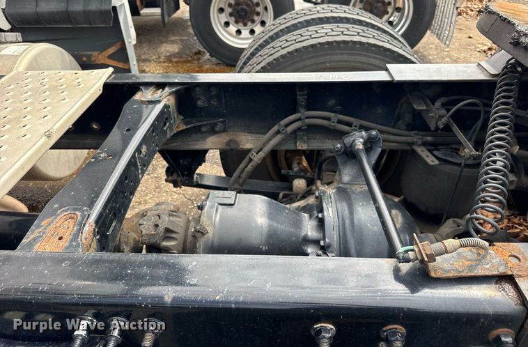 image for item DU3467 2018 Freightliner Cascadia semi truck