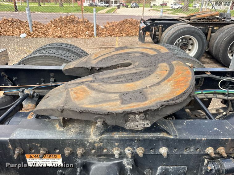 image for item DU3467 2018 Freightliner Cascadia semi truck