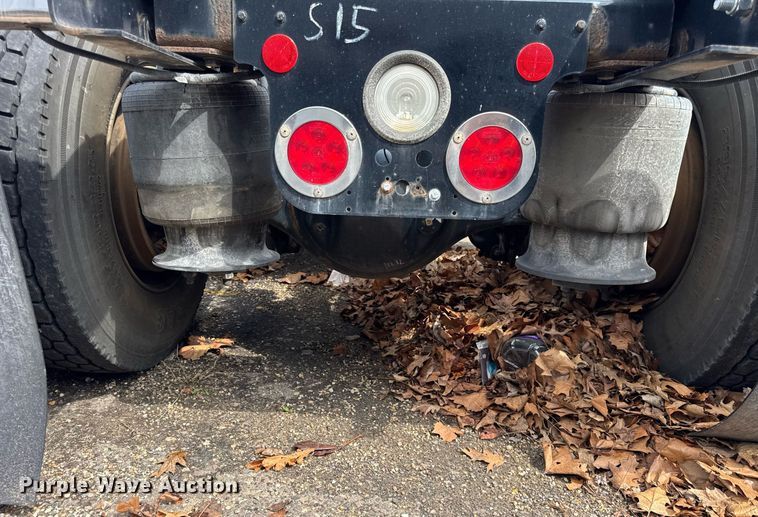 image for item DU3467 2018 Freightliner Cascadia semi truck