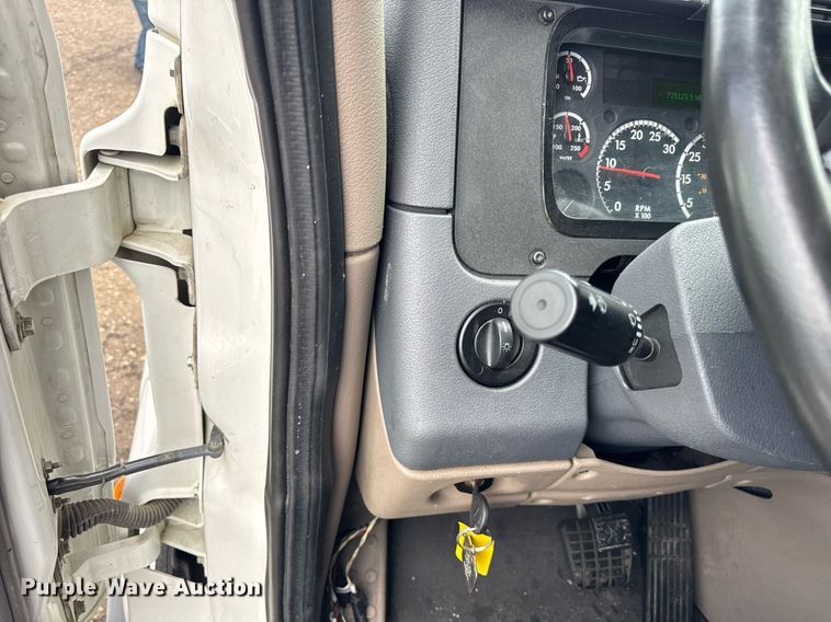 image for item DU3467 2018 Freightliner Cascadia semi truck