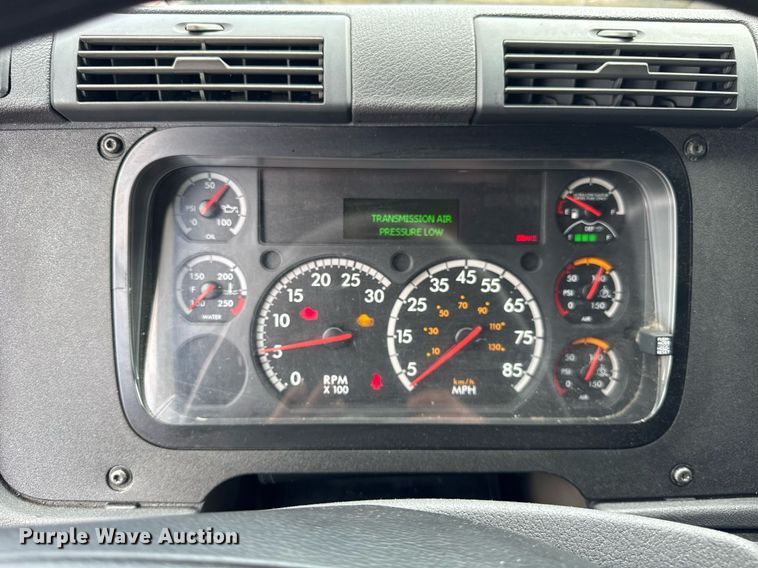 image for item DU3467 2018 Freightliner Cascadia semi truck