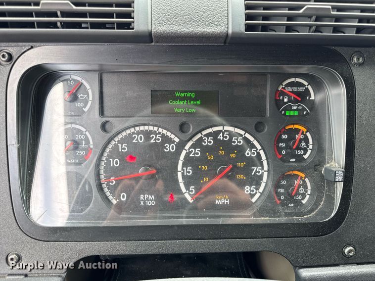 image for item DU3467 2018 Freightliner Cascadia semi truck