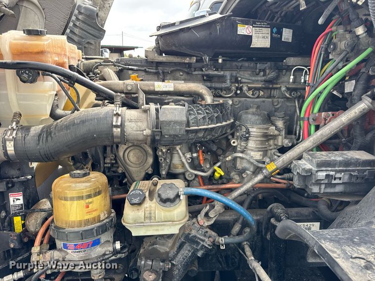 image for item DU3467 2018 Freightliner Cascadia semi truck