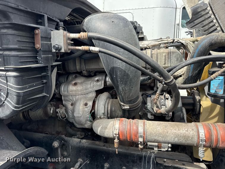 image for item DU3467 2018 Freightliner Cascadia semi truck