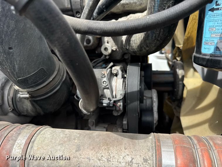 image for item DU3467 2018 Freightliner Cascadia semi truck