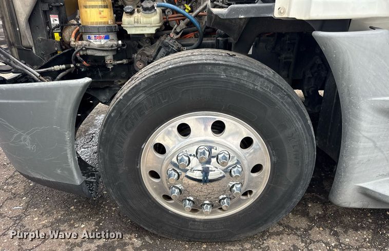 image for item DU3467 2018 Freightliner Cascadia semi truck