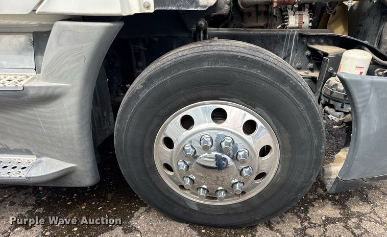 image for item DU3467 2018 Freightliner Cascadia semi truck