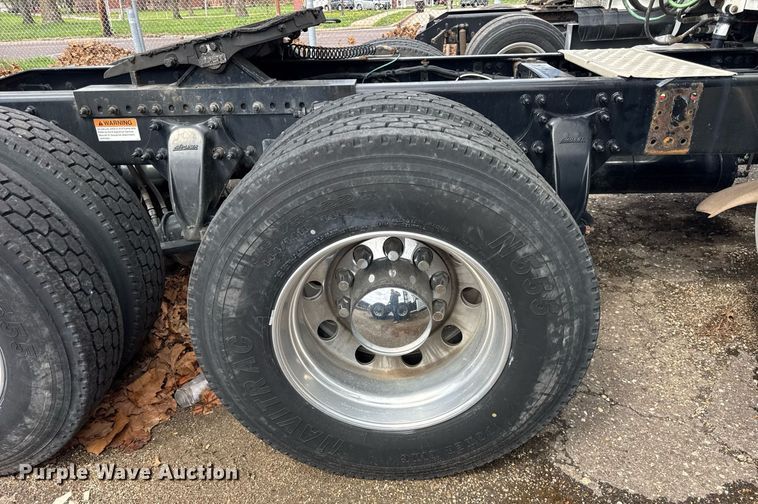 image for item DU3467 2018 Freightliner Cascadia semi truck