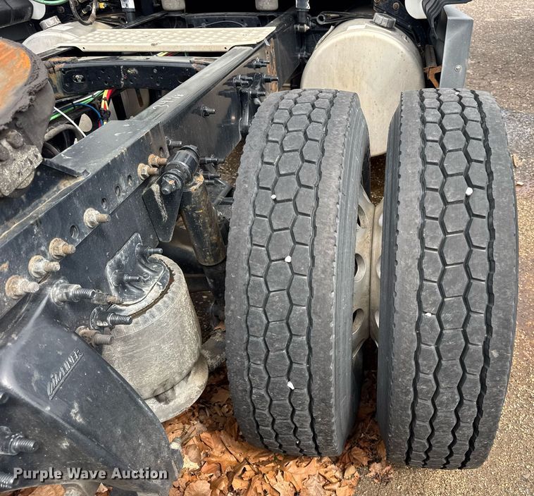 image for item DU3467 2018 Freightliner Cascadia semi truck