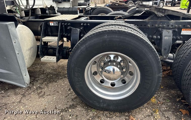 image for item DU3467 2018 Freightliner Cascadia semi truck