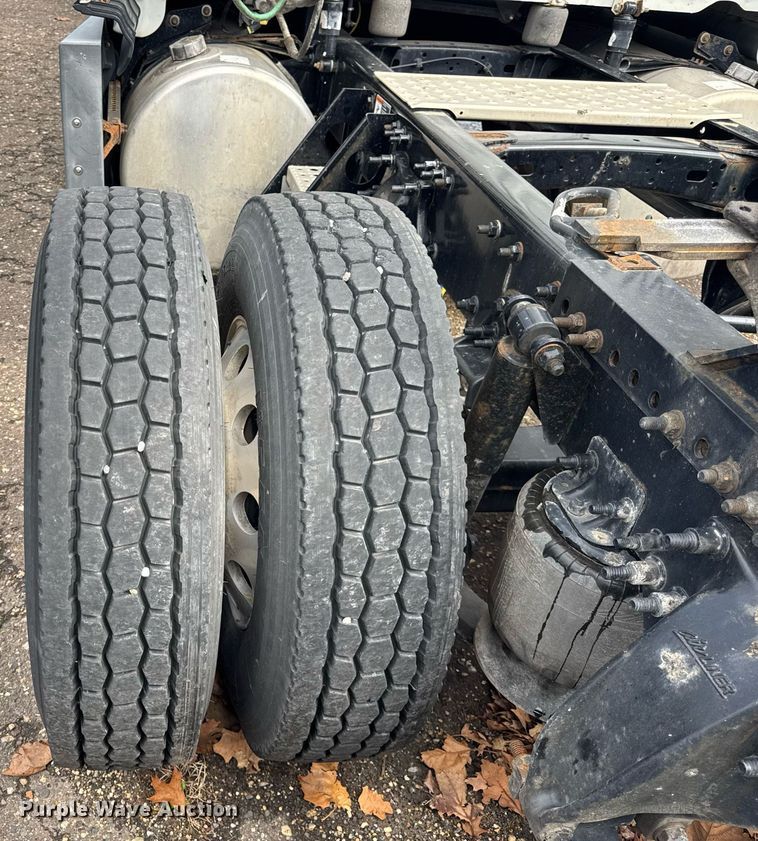 image for item DU3467 2018 Freightliner Cascadia semi truck