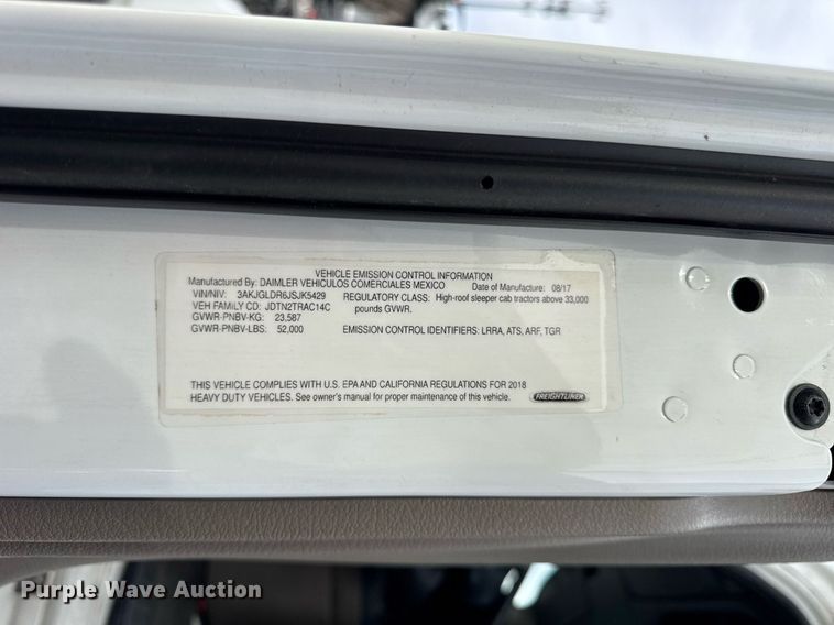 image for item DU3467 2018 Freightliner Cascadia semi truck