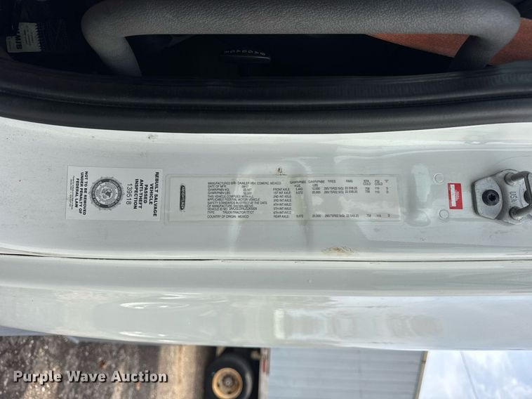 image for item DU3467 2018 Freightliner Cascadia semi truck