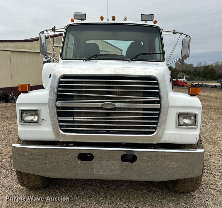 image for item DV1884 1994 Ford L9000 truck cab and chassis