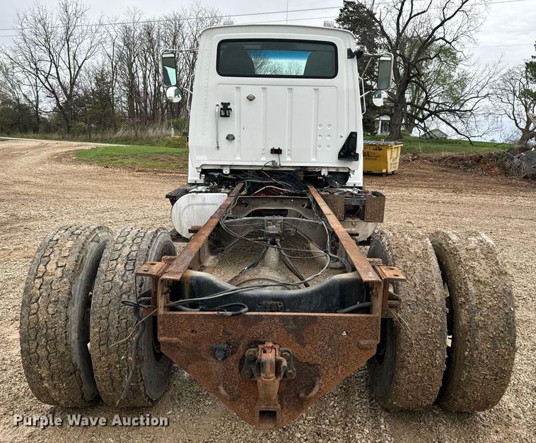 image for item DV1884 1994 Ford L9000 truck cab and chassis