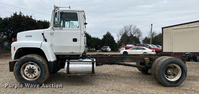 image for item DV1884 1994 Ford L9000 truck cab and chassis