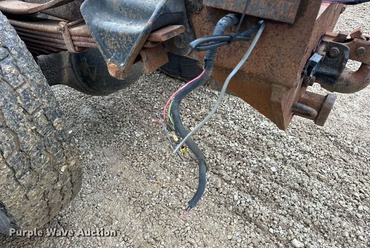 image for item DV1884 1994 Ford L9000 truck cab and chassis