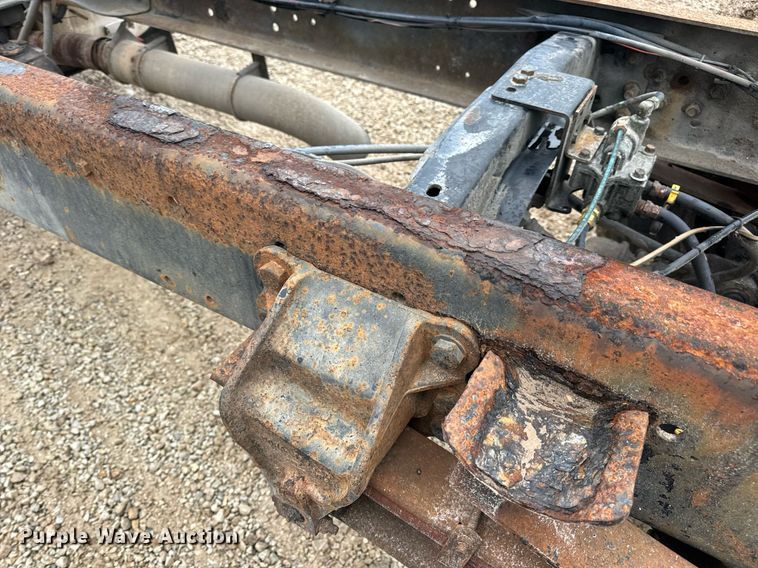 image for item DV1884 1994 Ford L9000 truck cab and chassis