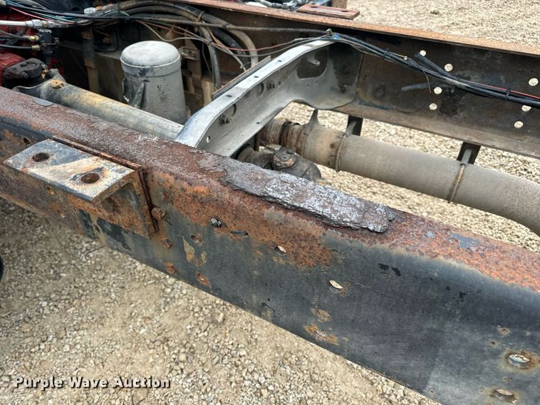 image for item DV1884 1994 Ford L9000 truck cab and chassis