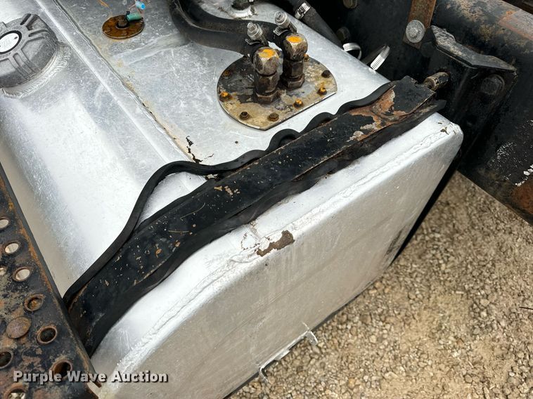 image for item DV1884 1994 Ford L9000 truck cab and chassis