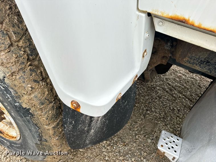 image for item DV1884 1994 Ford L9000 truck cab and chassis