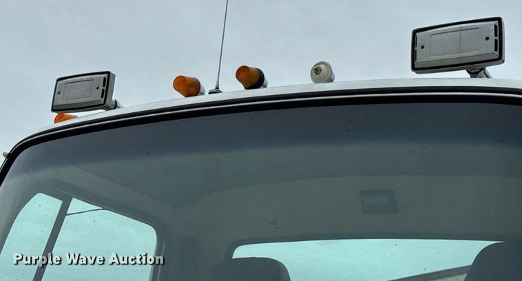 image for item DV1884 1994 Ford L9000 truck cab and chassis